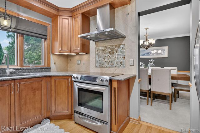 6730 Whiting Drive, Troy, MI 48098
