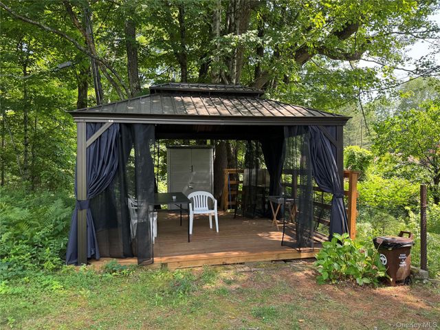6269 State Route 42 6279, Woodbourne, NY 12788