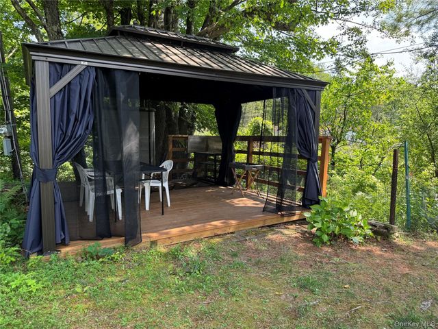 6269 State Route 42 6279, Woodbourne, NY 12788