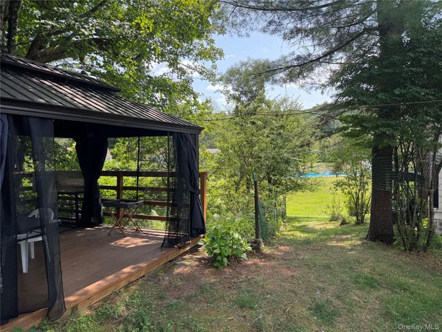 6269 State Route 42 6279, Woodbourne, NY 12788