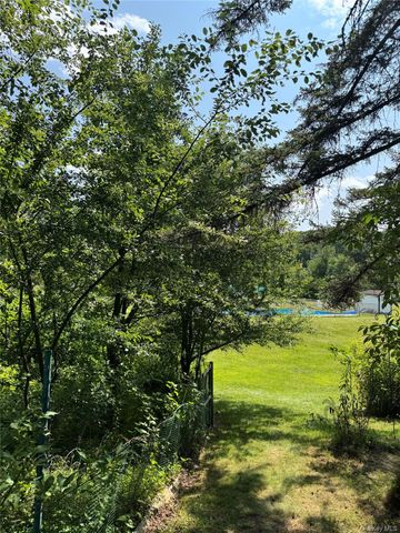 6269 State Route 42 6279, Woodbourne, NY 12788