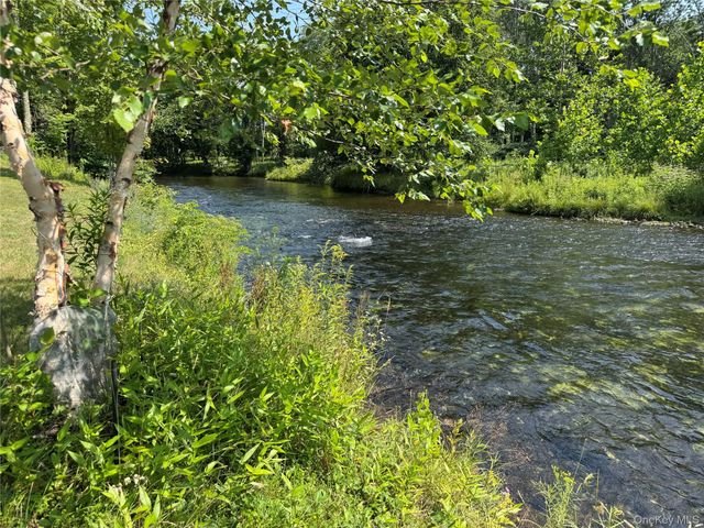 6269 State Route 42 6279, Woodbourne, NY 12788