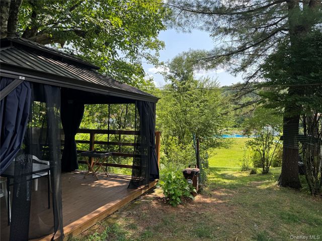 6269 State Route 42 6279, Woodbourne, NY 12788