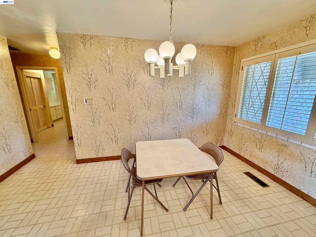 2164 Lakeview Dr, San Leandro, CA 94577