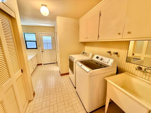 2164 Lakeview Dr, San Leandro, CA 94577