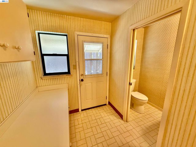 2164 Lakeview Dr, San Leandro, CA 94577