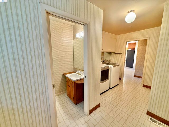 2164 Lakeview Dr, San Leandro, CA 94577