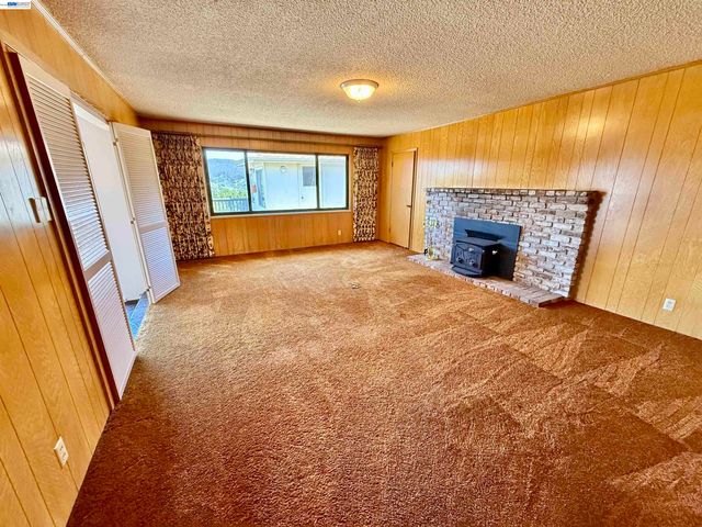 2164 Lakeview Dr, San Leandro, CA 94577