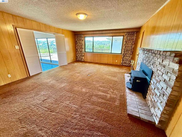 2164 Lakeview Dr, San Leandro, CA 94577