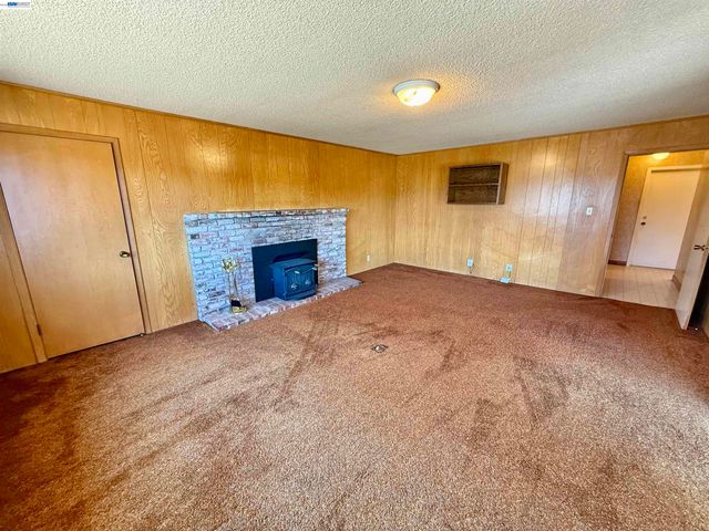 2164 Lakeview Dr, San Leandro, CA 94577