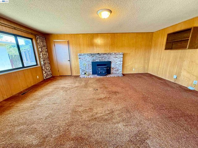 2164 Lakeview Dr, San Leandro, CA 94577