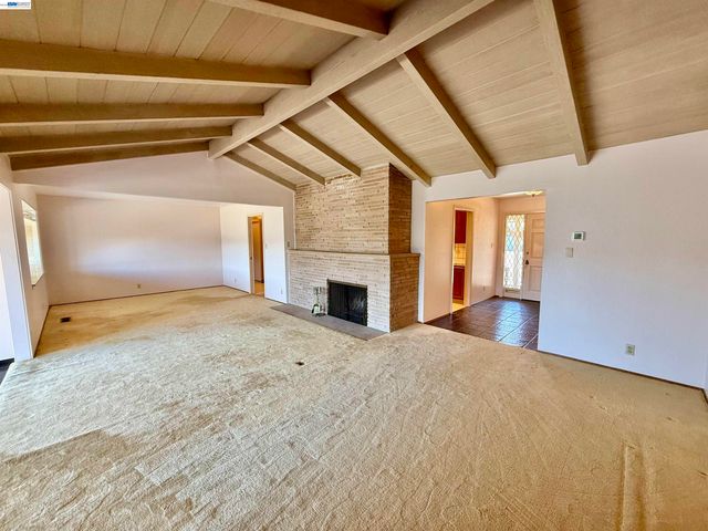2164 Lakeview Dr, San Leandro, CA 94577