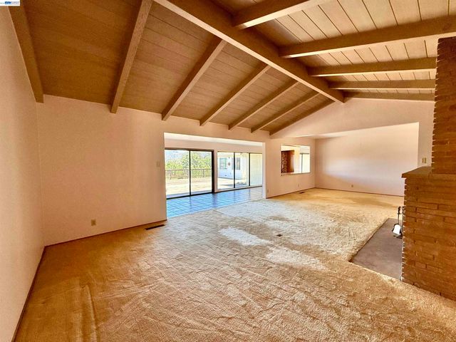 2164 Lakeview Dr, San Leandro, CA 94577