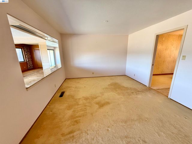 2164 Lakeview Dr, San Leandro, CA 94577