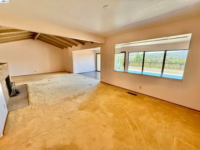2164 Lakeview Dr, San Leandro, CA 94577