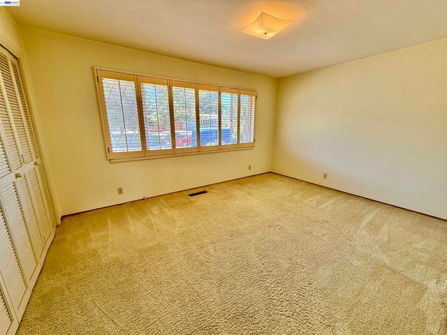 2164 Lakeview Dr, San Leandro, CA 94577