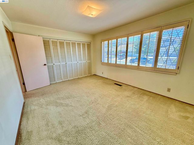 2164 Lakeview Dr, San Leandro, CA 94577