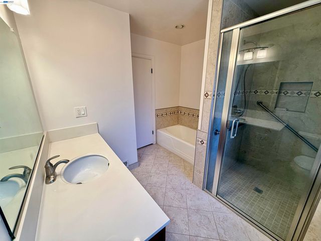 2164 Lakeview Dr, San Leandro, CA 94577