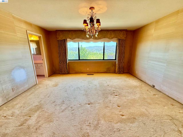 2164 Lakeview Dr, San Leandro, CA 94577