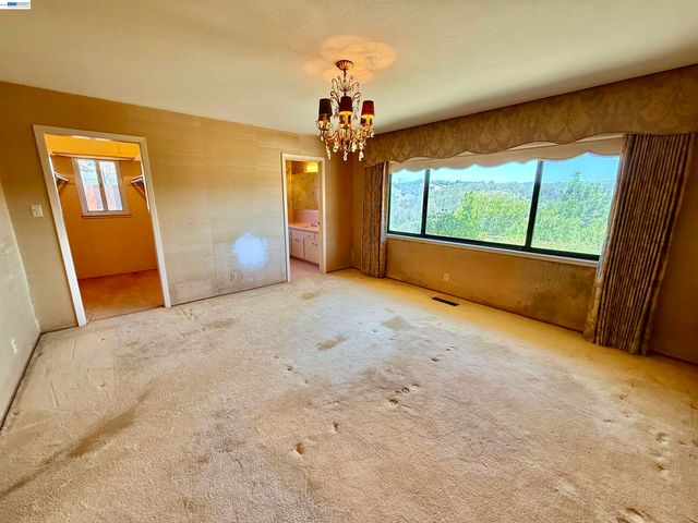 2164 Lakeview Dr, San Leandro, CA 94577