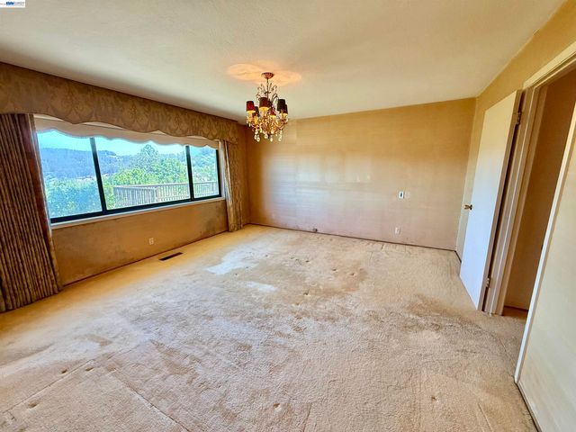 2164 Lakeview Dr, San Leandro, CA 94577