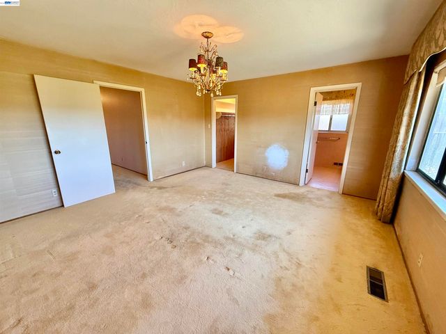 2164 Lakeview Dr, San Leandro, CA 94577