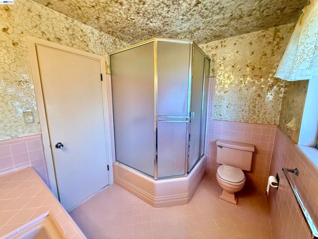 2164 Lakeview Dr, San Leandro, CA 94577