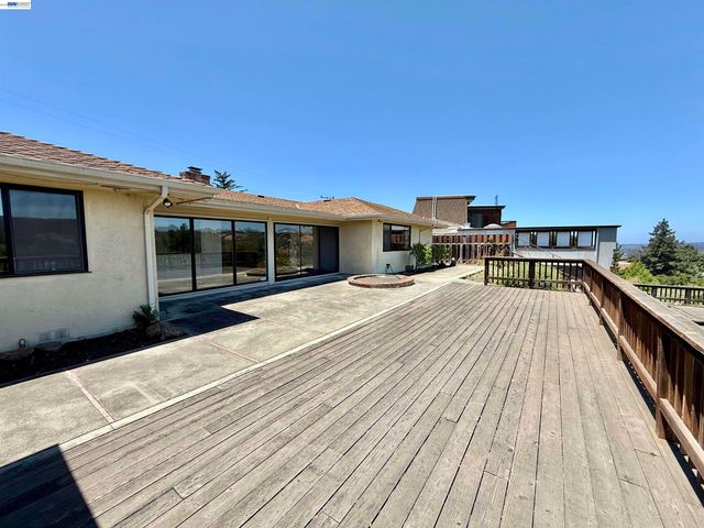 2164 Lakeview Dr, San Leandro, CA 94577