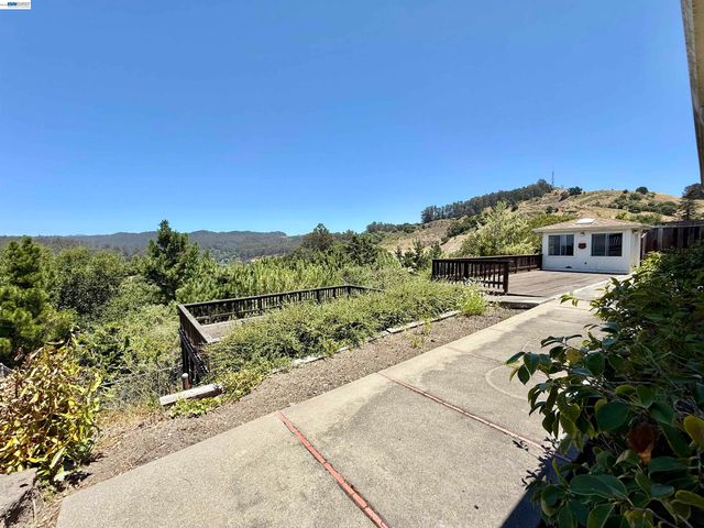 2164 Lakeview Dr, San Leandro, CA 94577