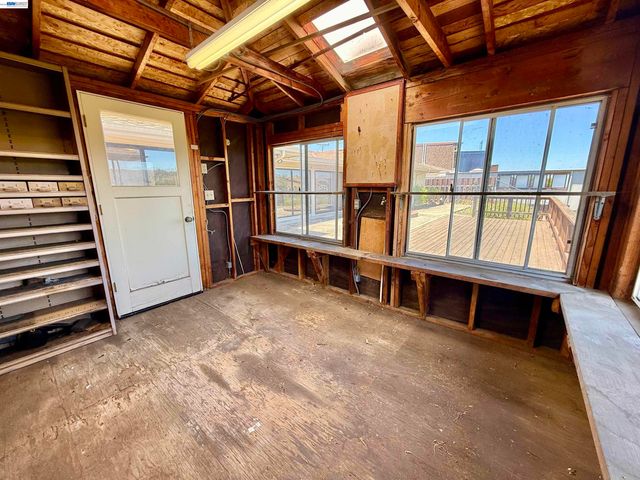 2164 Lakeview Dr, San Leandro, CA 94577