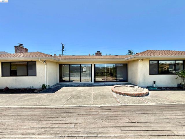 2164 Lakeview Dr, San Leandro, CA 94577