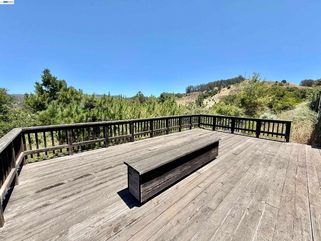 2164 Lakeview Dr, San Leandro, CA 94577