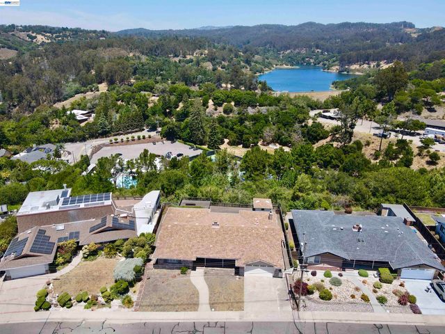 2164 Lakeview Dr, San Leandro, CA 94577