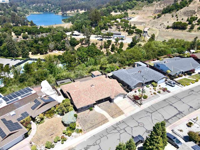 2164 Lakeview Dr, San Leandro, CA 94577