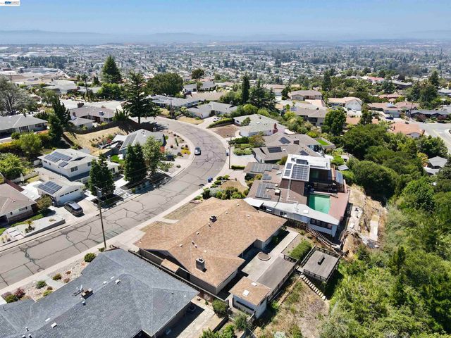 2164 Lakeview Dr, San Leandro, CA 94577