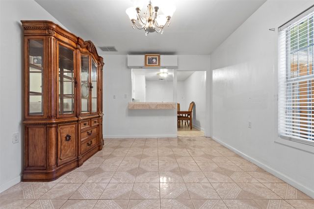 2821 Burchill Road S, Fort Worth, TX 76105