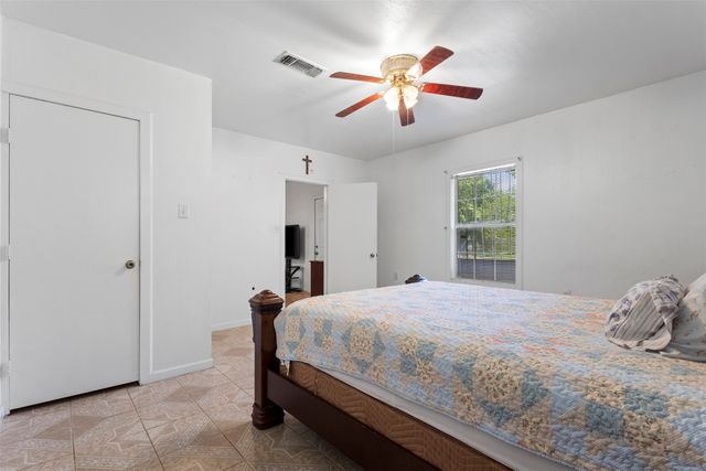 2821 Burchill Road S, Fort Worth, TX 76105