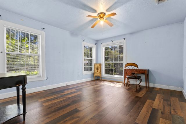 2821 Burchill Road S, Fort Worth, TX 76105