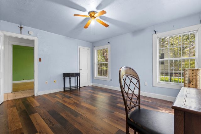 2821 Burchill Road S, Fort Worth, TX 76105