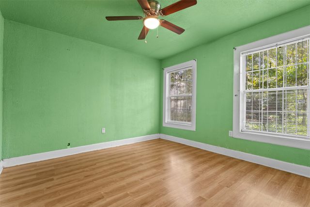 2821 Burchill Road S, Fort Worth, TX 76105