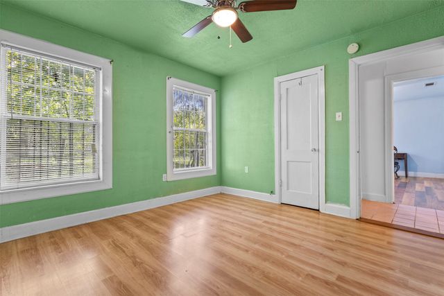 2821 Burchill Road S, Fort Worth, TX 76105