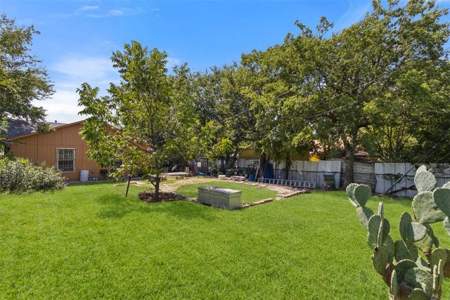 2821 Burchill Road S, Fort Worth, TX 76105