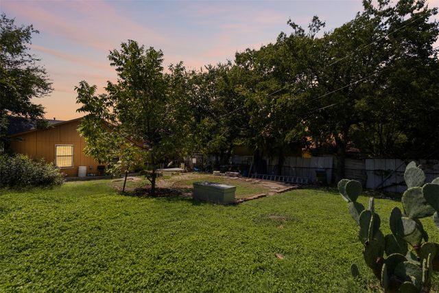 2821 Burchill Road S, Fort Worth, TX 76105