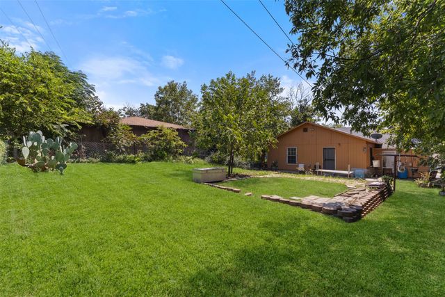 2821 Burchill Road S, Fort Worth, TX 76105