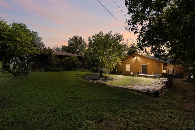 2821 Burchill Road S, Fort Worth, TX 76105