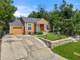 2821 Burchill Road S, Fort Worth, TX 76105