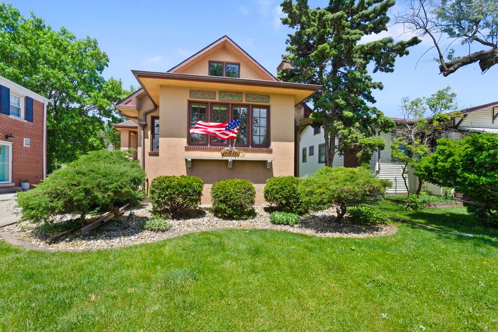 342 Lawton Road, Riverside, IL 60546