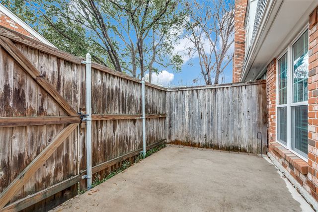 927 Roaring Springs Road, Fort Worth, TX 76114