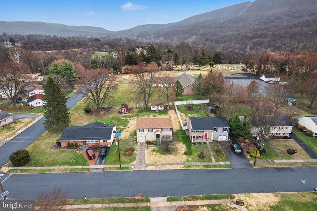 619 CHARLES RD, Dauphin, PA 17018