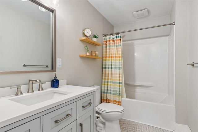 1056 46th Street, Des Moines, IA 50311